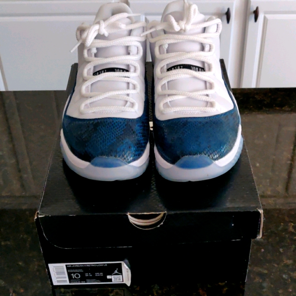 Jordan 11 low snake skin 100% authentic